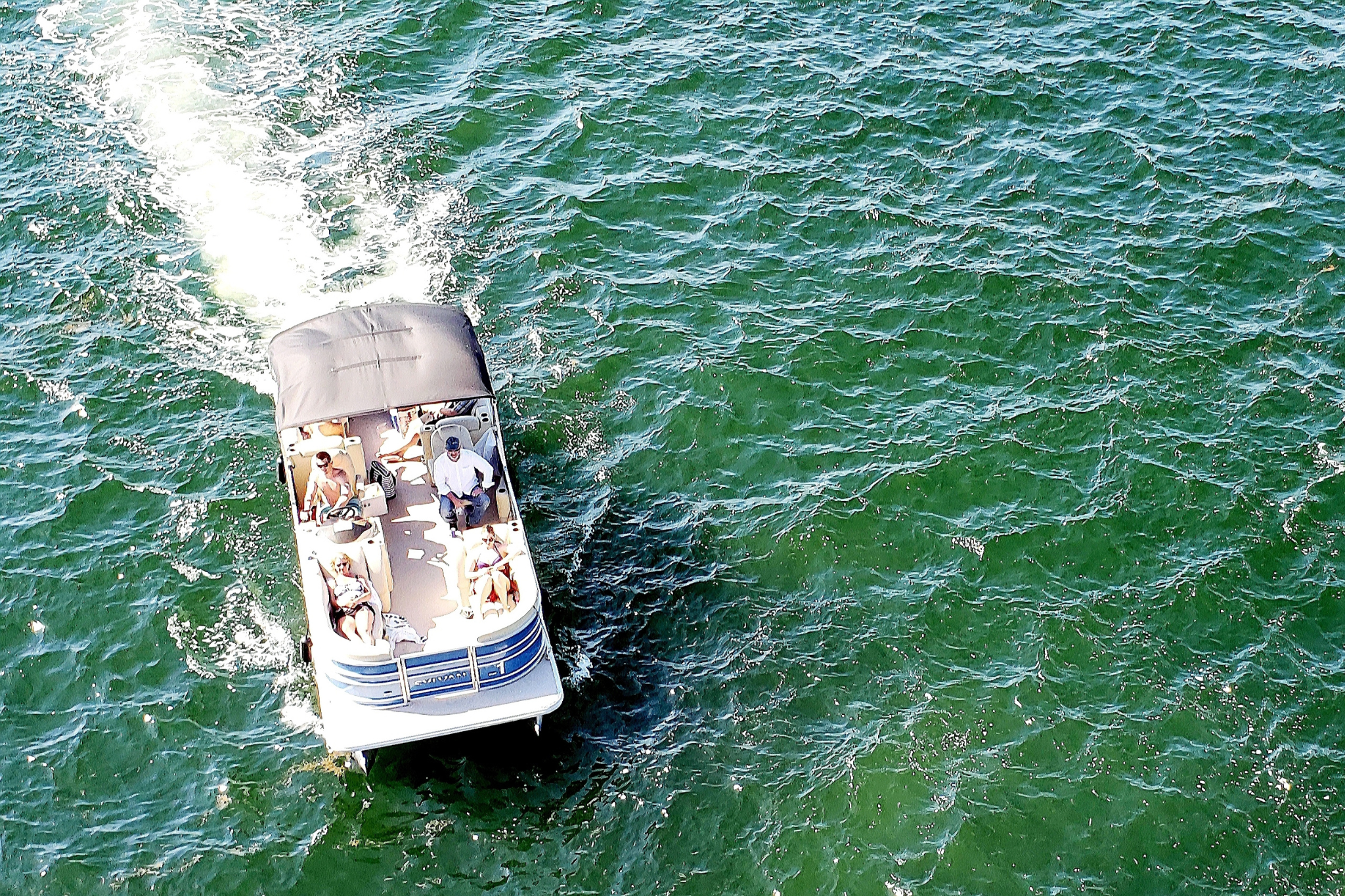 8 Key Benefits of Pontoon Boats